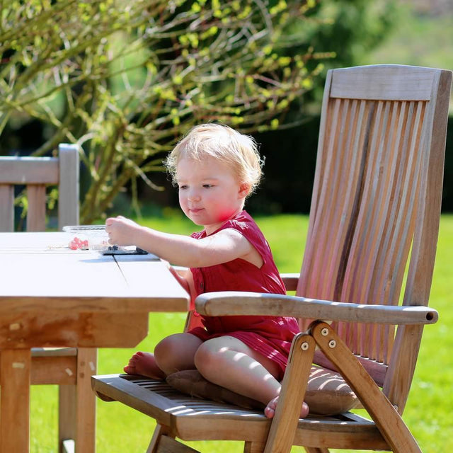 Teak oder Iroko? Die besten Holzmöbel für den Außenbereich - Atelier Gusto