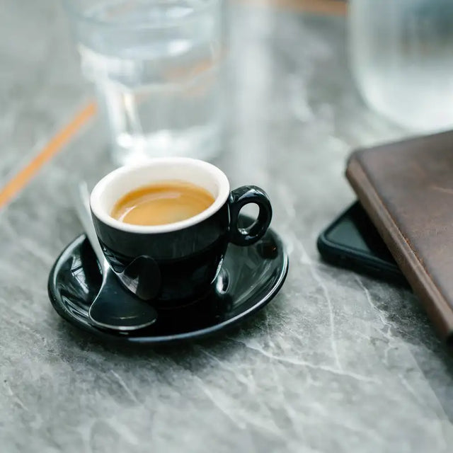 Marmortische in der Gastronomie: Echtheit mit Haltung