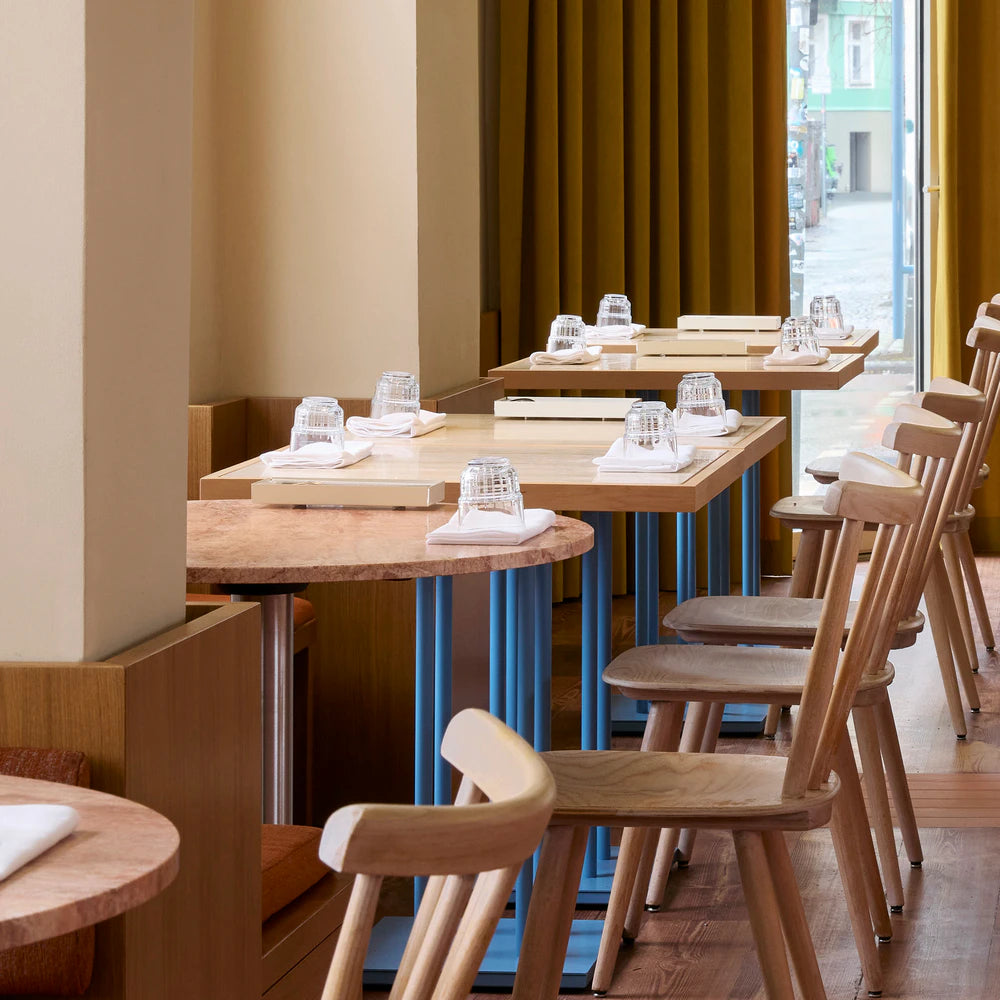ALMI Restaurant Berlin Tische von Atelier Gusto