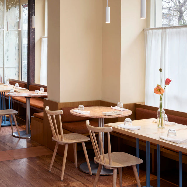 Marmor- und Travertintische von Atelier Gusto in ALMI Berlin